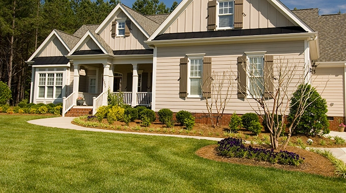 Southern-Home-Front-Yard-95727380