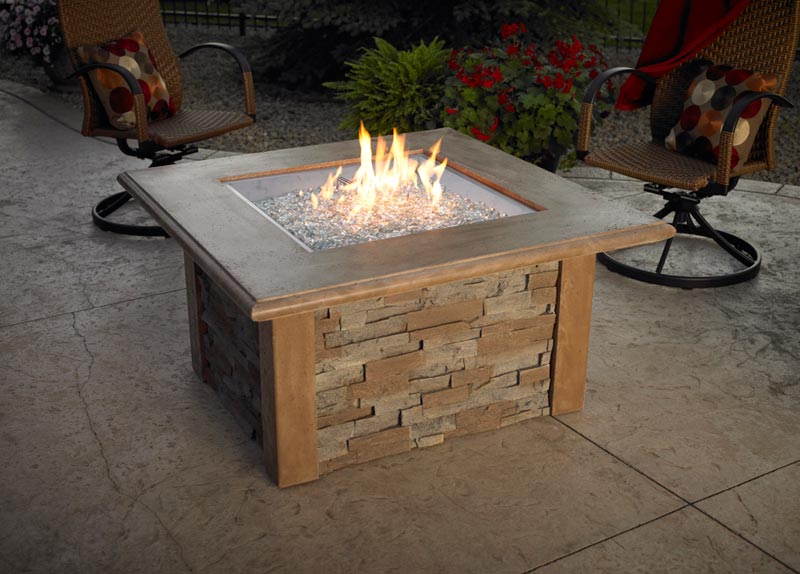 Gas outdoor fire pit