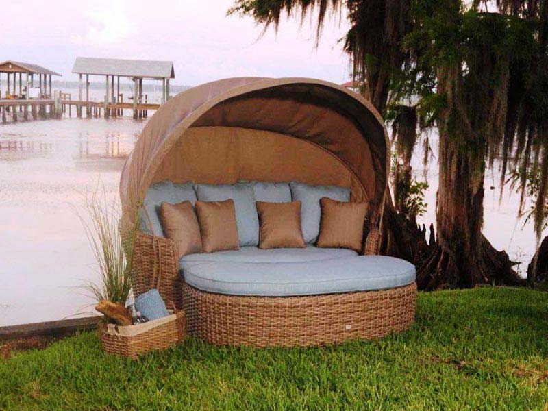 Luna Patio Daybed With Canopy