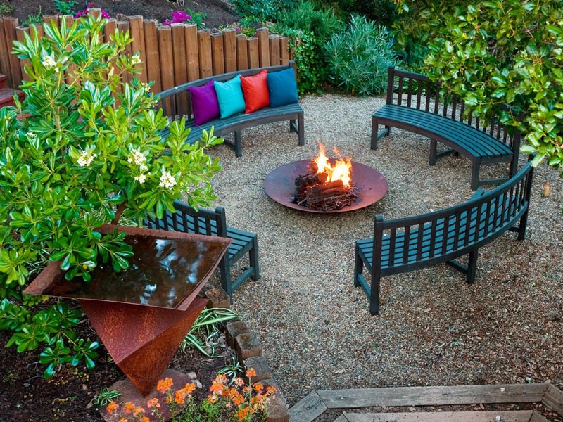 Outdoor patio ideas with fire pit